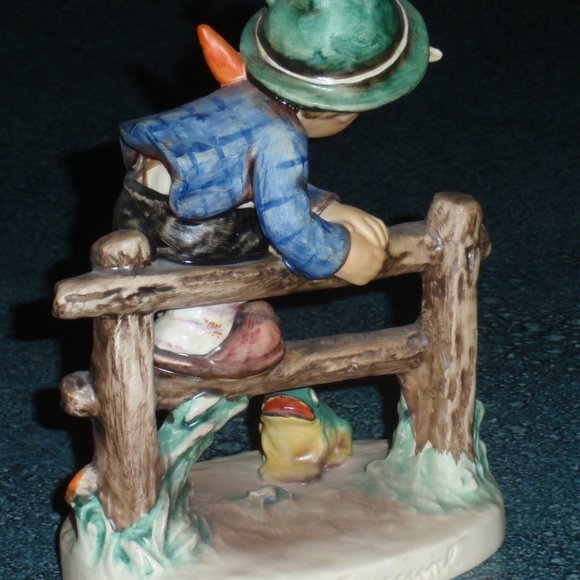 "Retreat To Safety" Goebel Hummel Figurine #201/I TMK5 - Boy On Fence With Frog! - Picture 6 of 10